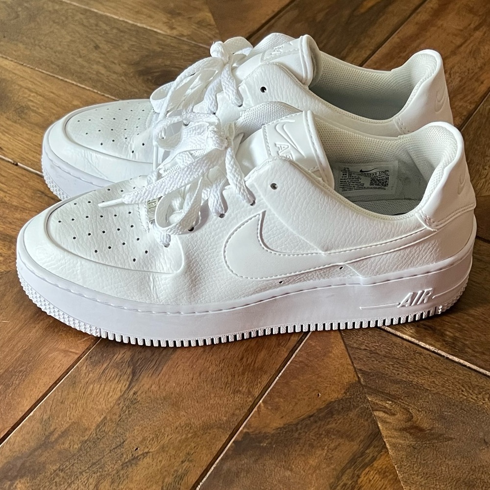 Women’s Air Force 1 Sage Low Platform